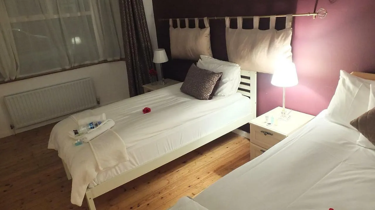 The Natal Rooms - Tas Accommodations 캠브리지 0*,