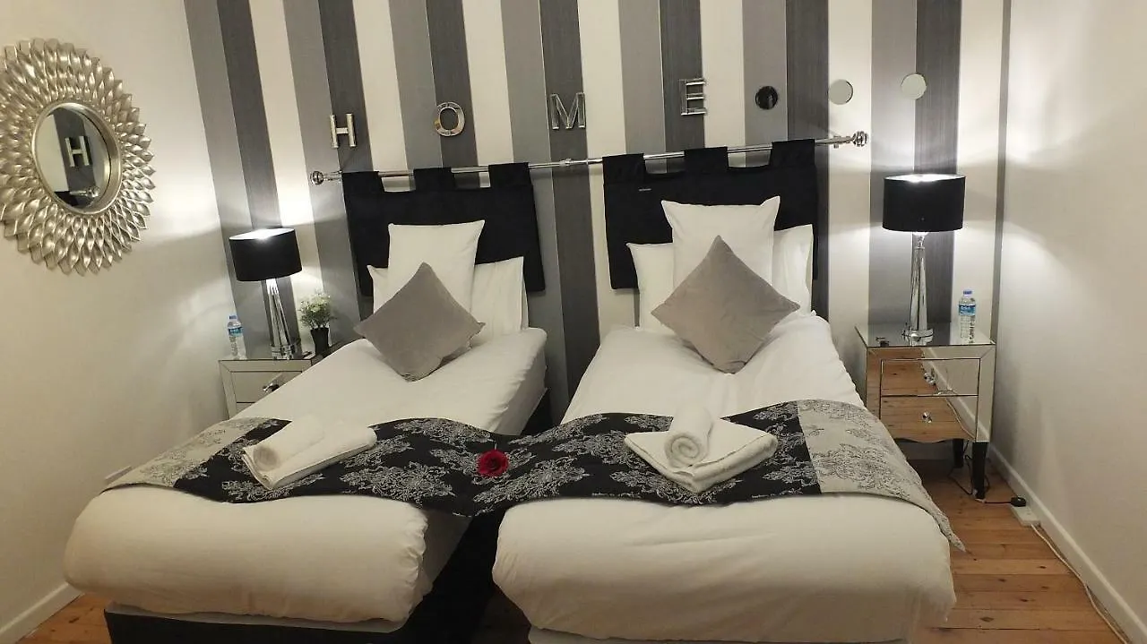 The Natal Rooms - Tas Accommodations Cambridge
