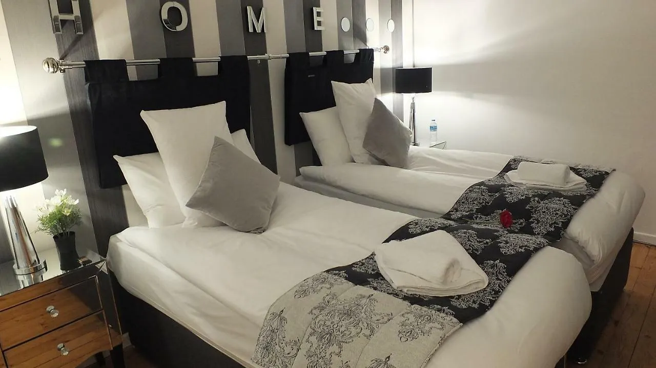 The Natal Rooms - Tas Accommodations Cambridge  United Kingdom
