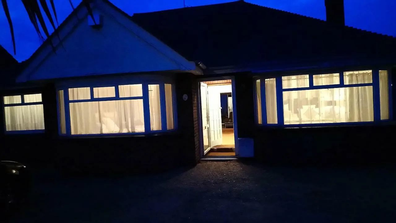 The Natal Rooms - Tas Accommodations Cambridge  Homestay Cambridge (Cambridgeshire)