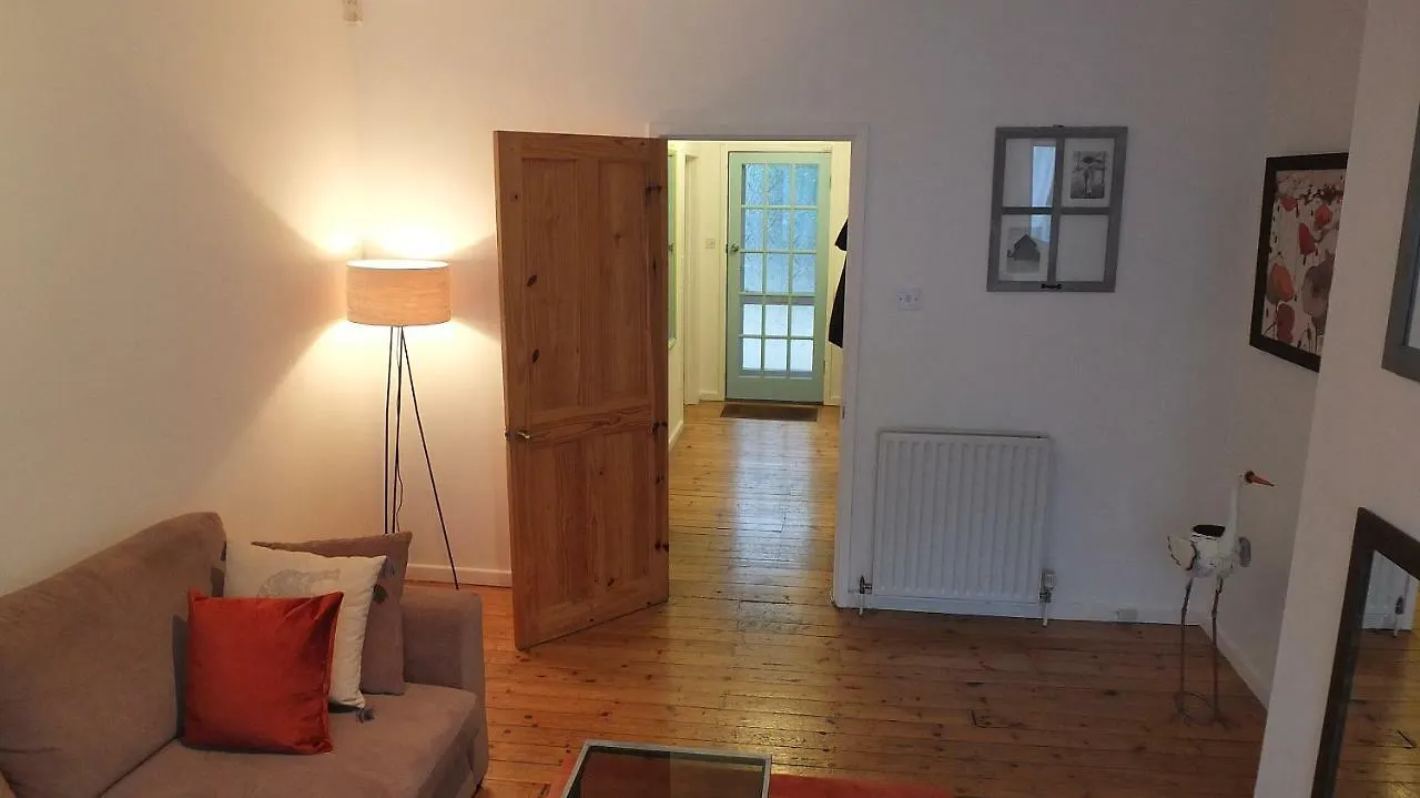 The Natal Rooms - Tas Accommodations Cambridge  Homestay