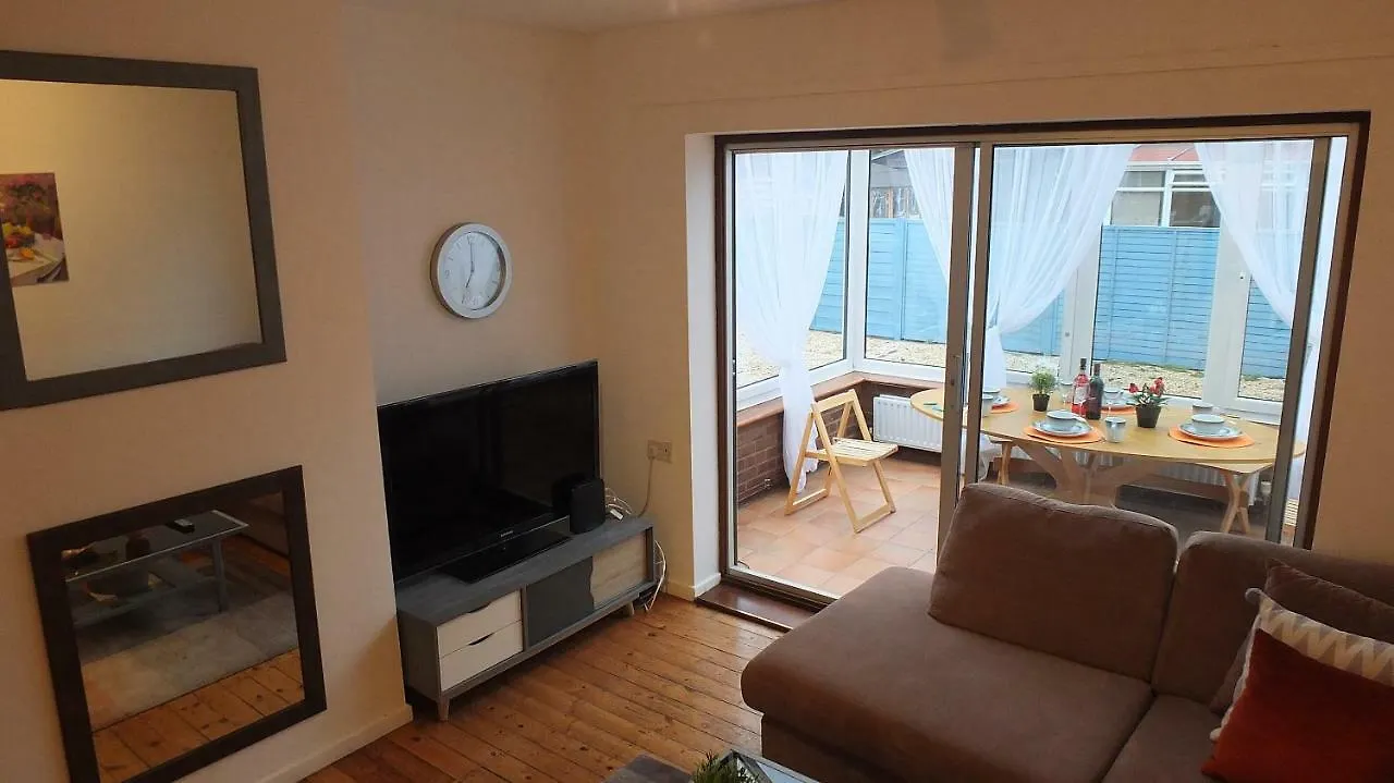 The Natal Rooms - Tas Accommodations Cambridge
