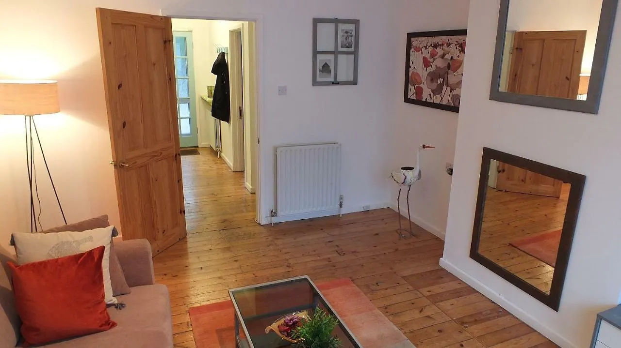 The Natal Rooms - Tas Accommodations Cambridge  United Kingdom