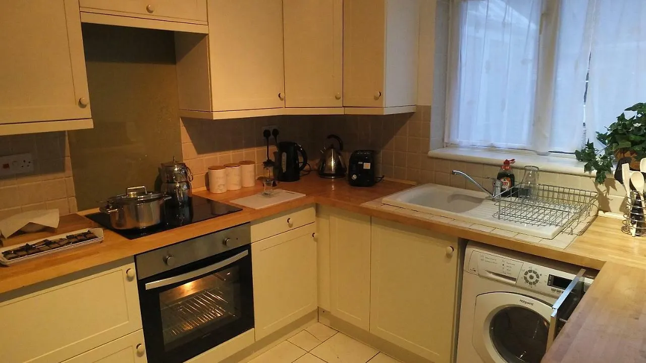 The Natal Rooms - Tas Accommodations Cambridge  Homestay Cambridge (Cambridgeshire)