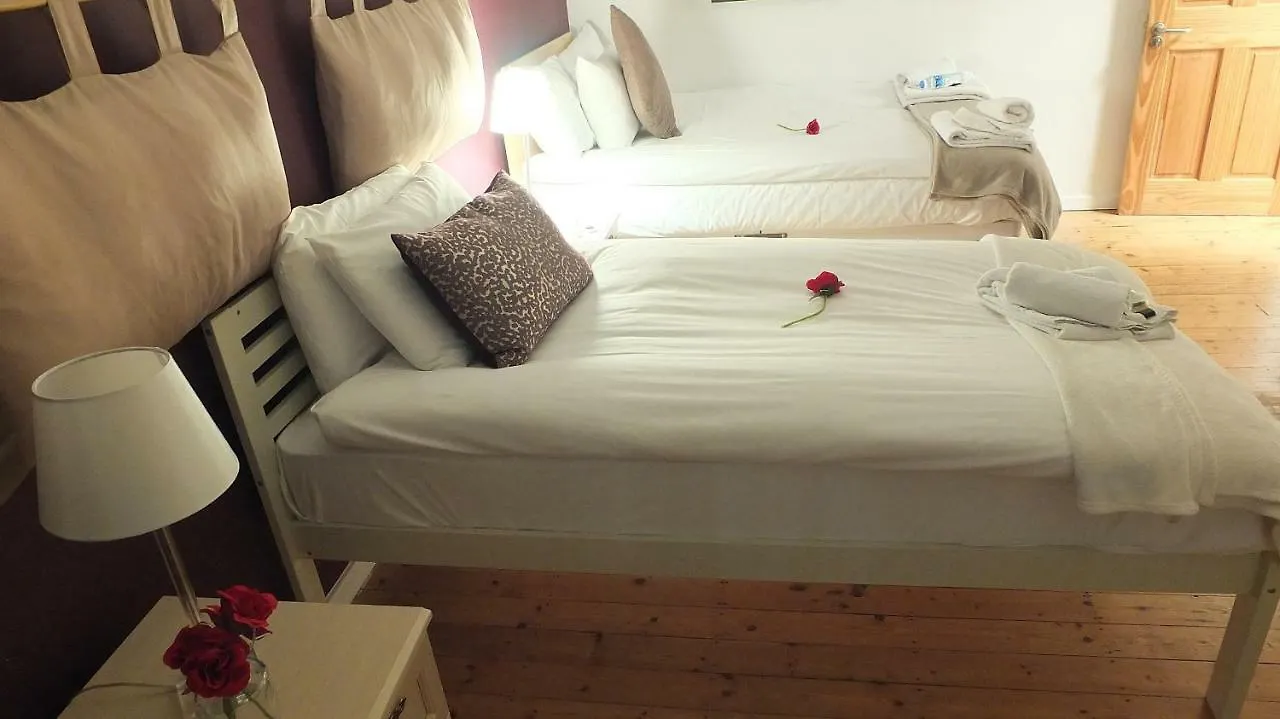 Homestay The Natal Rooms - Tas Accommodations Cambridge